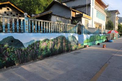 手绘墙画扮靓景区路 手绘壁画成游客打卡新宠